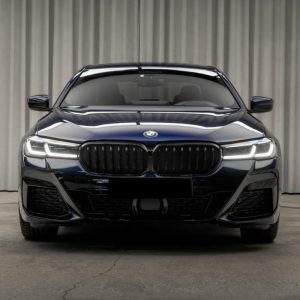 BMW 545e xDrive M Sport SoftClose Head Up Toit ouvrant – Image 1